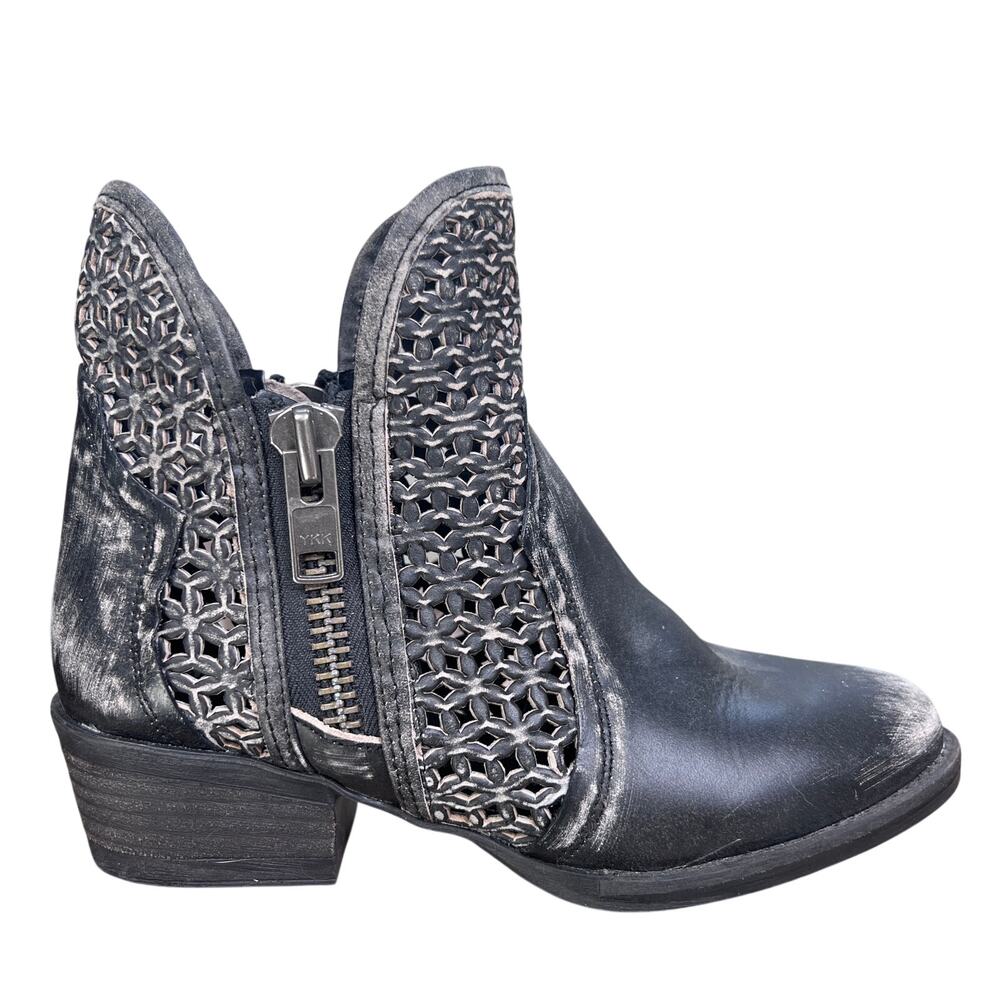 Circle G by Corral Black Leather Laser Cutout Western Shortie Boot Size 7